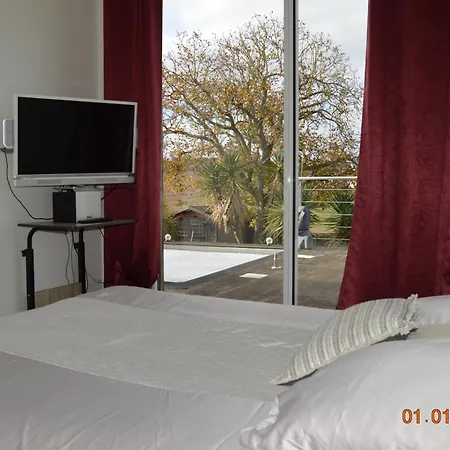 10 Min From Futuroscope, Contemporary Villa!