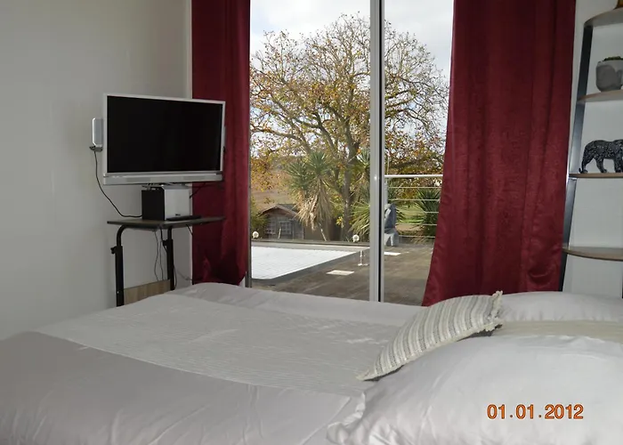 10 Min From Futuroscope, Contemporary Villa!